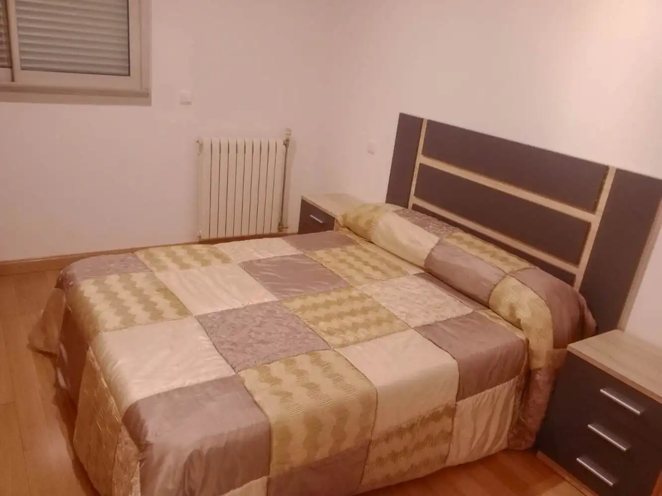 Dormitori de Pis de lloguer en Zaragoza amb Aire condicionat, Calefacció i Terrassa