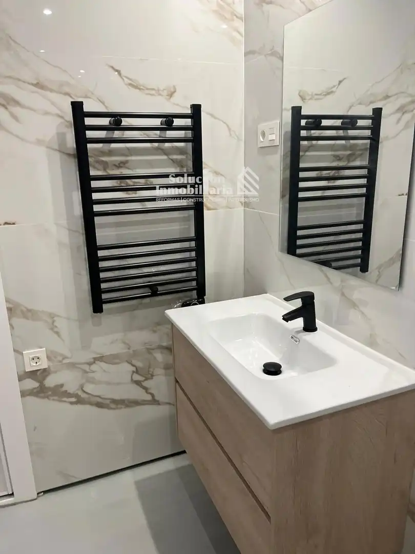 Badezimmer von Wohnungen zum Verkauf in Madrid mit Klimaanlage und Heizung