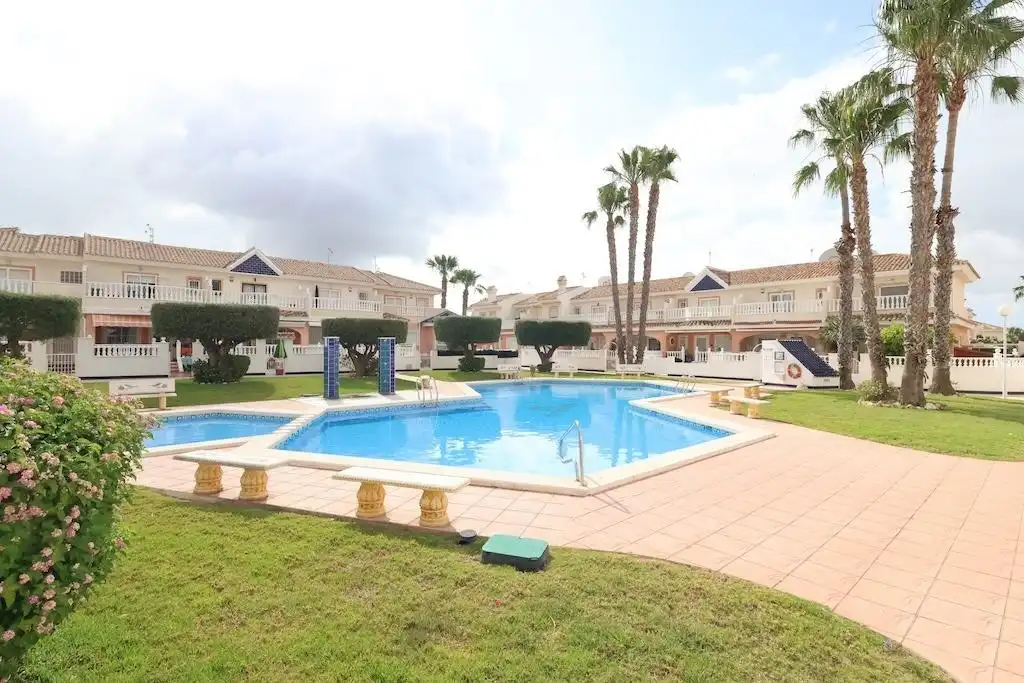 Piscina de Casa adosada en venda en Rojales amb Aire condicionat, Jardí privat i Terrassa
