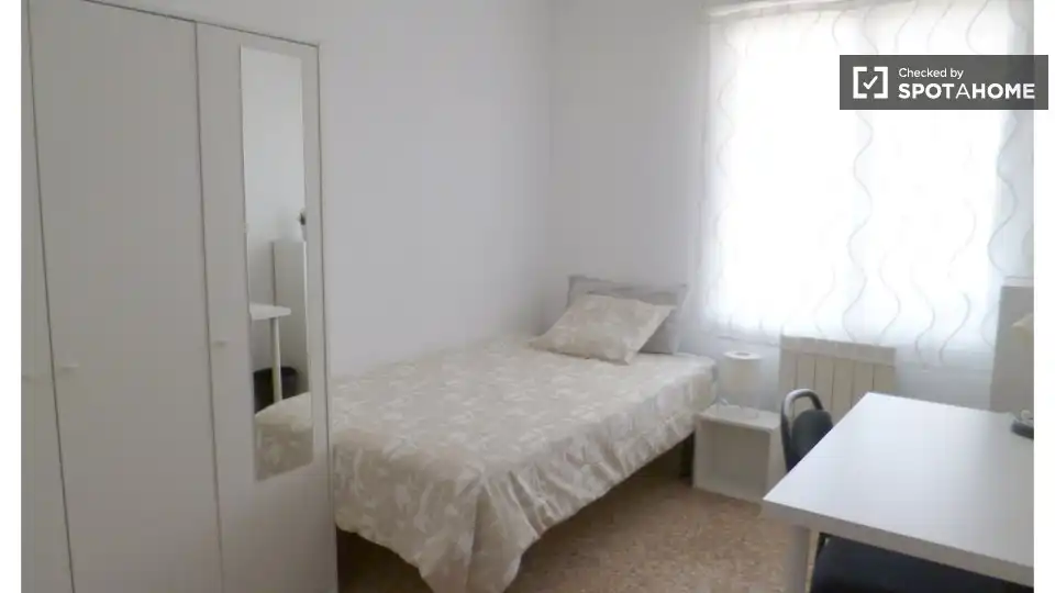 Room in Parque de los Cineastas