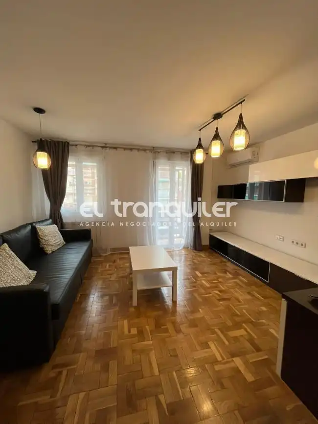 Living room of Flat for rent in Madrid  with Air Conditioner, Parquet flooring and Terrace