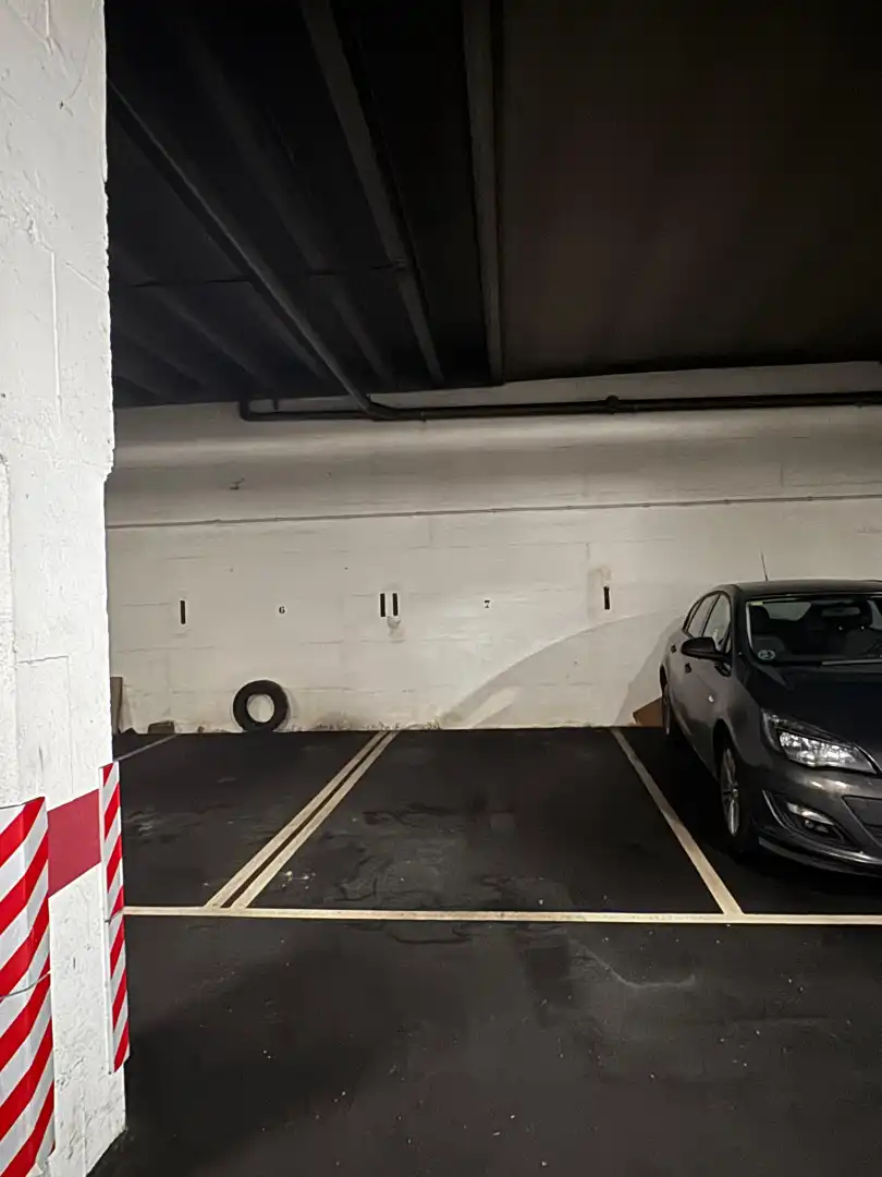 Parkplatz von Wohnung zur Miete in Oviedo  mit Heizung, Parkett und Abstellraum