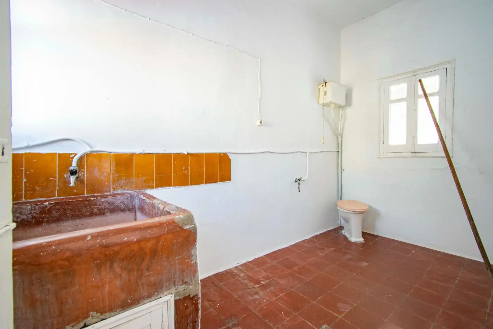 Bany de Casa o xalet en venda en Sevilla amb Aire condicionat, Terrassa i Traster