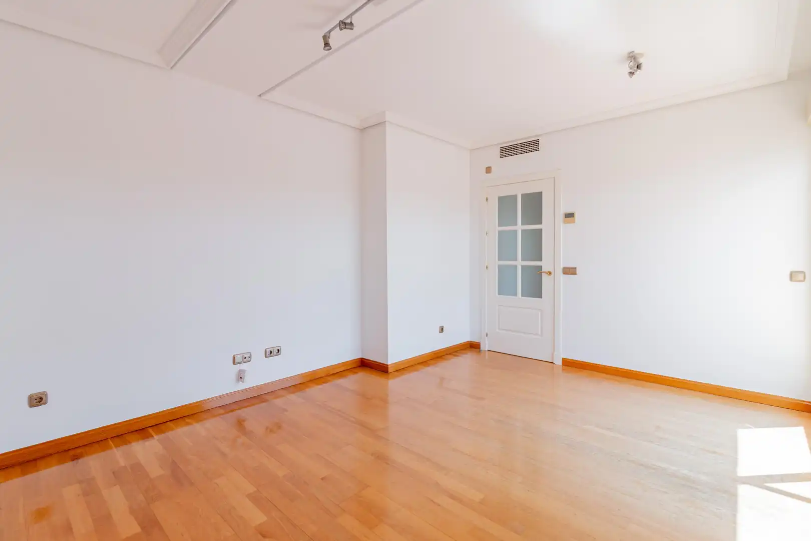 Ático de alquiler en Madrid con Jardín privado, Parquet y Trastero