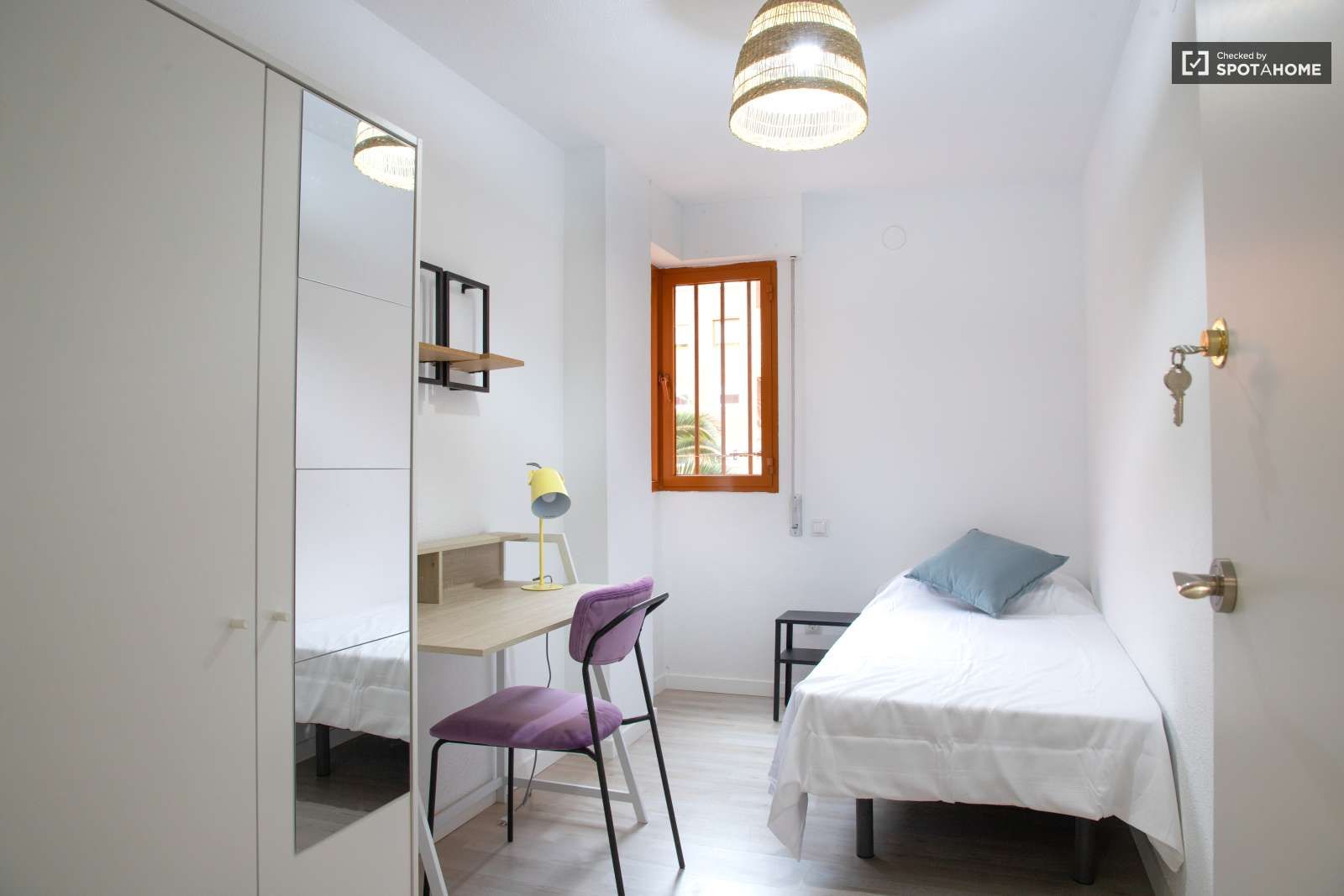 Habitación de Piso para compartir en  Madrid Capital con Aire acondicionado y Terraza