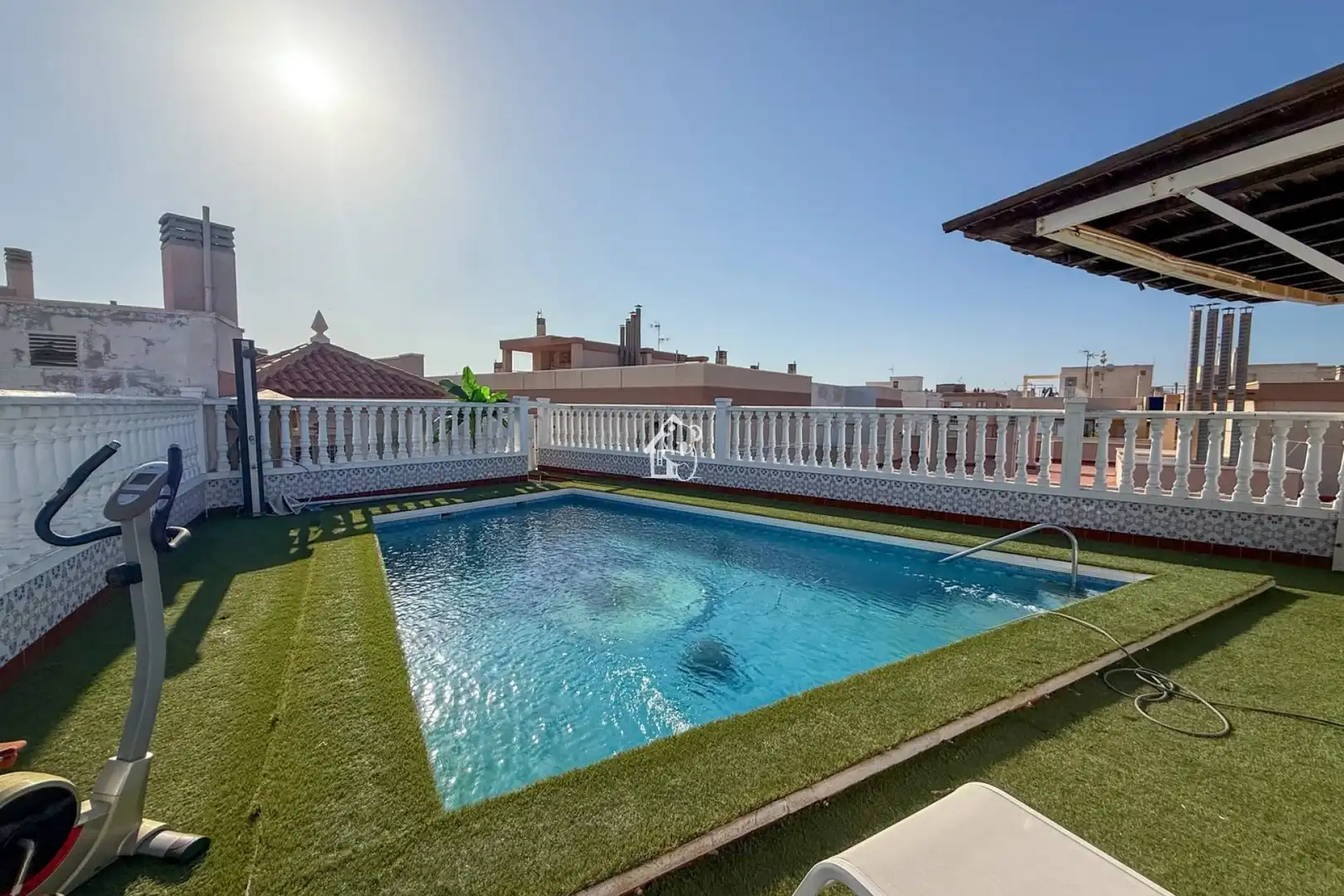Schwimmbecken von Dachboden zur Miete in Torrevieja mit Klimaanlage, Privatgarten und Terrasse