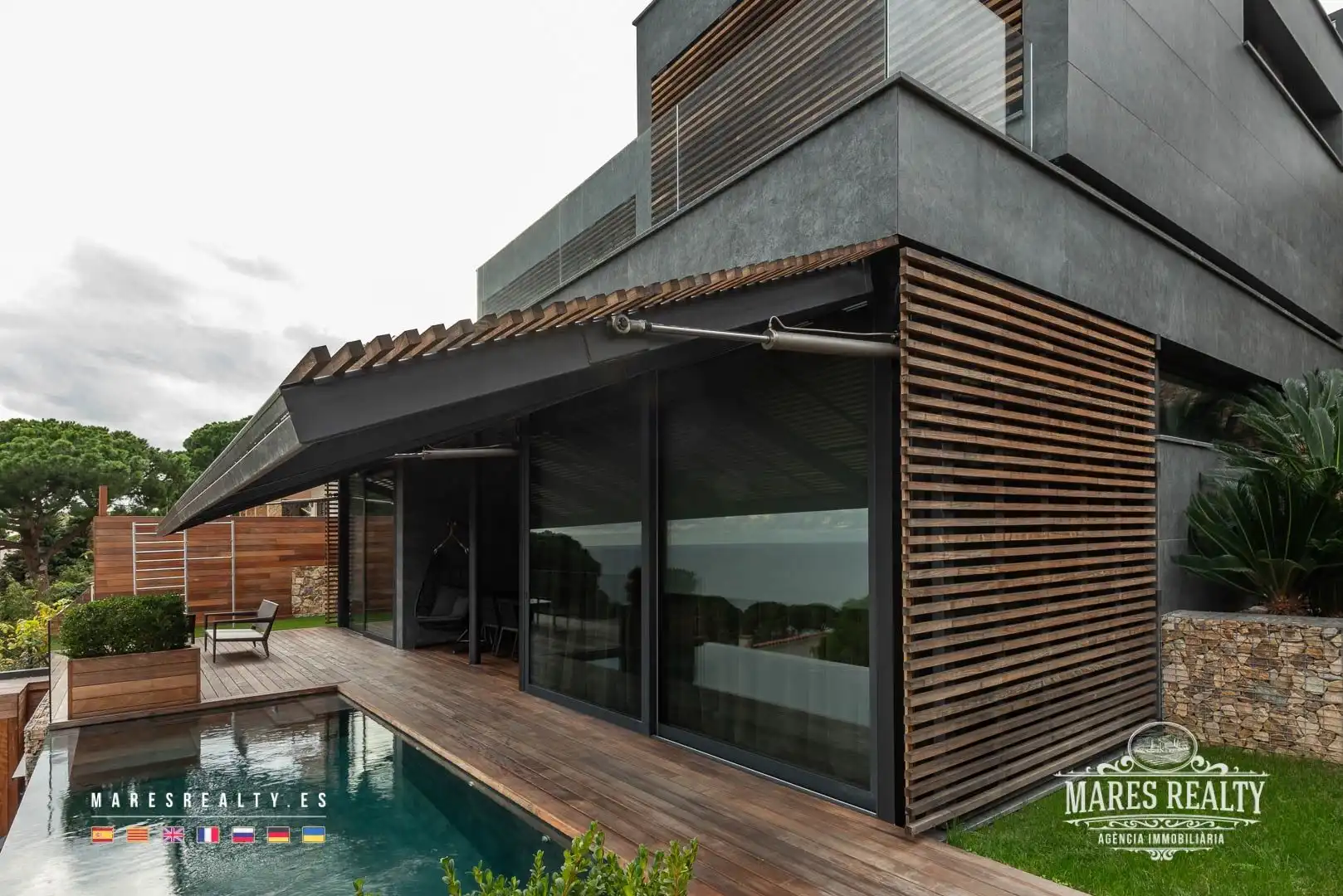 Vista exterior de Casa o xalet en venda en Lloret de Mar amb Aire condicionat, Calefacció i Jardí privat