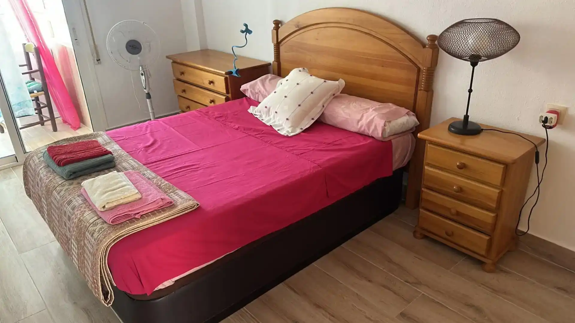 Habitación de Piso de alquiler en La Manga del Mar Menor con Jardín privado, Piscina y Amueblado