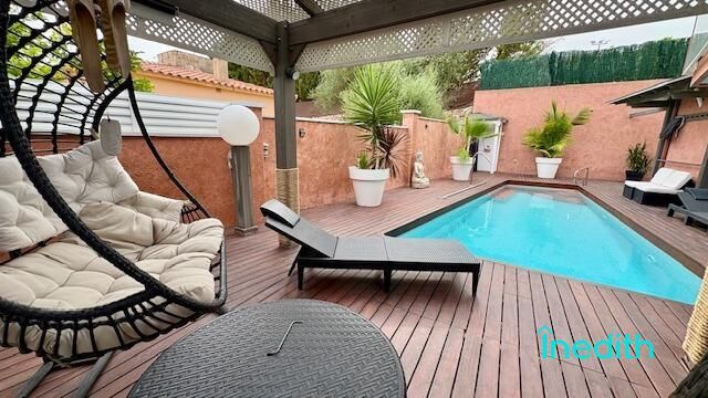 Swimming pool of House or chalet for sale in Cunit  with Air Conditioner, Heating and Private garden