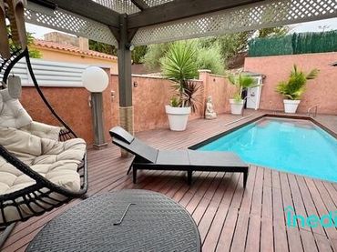 Xalet amb piscina en venda a Calle Ametllers
