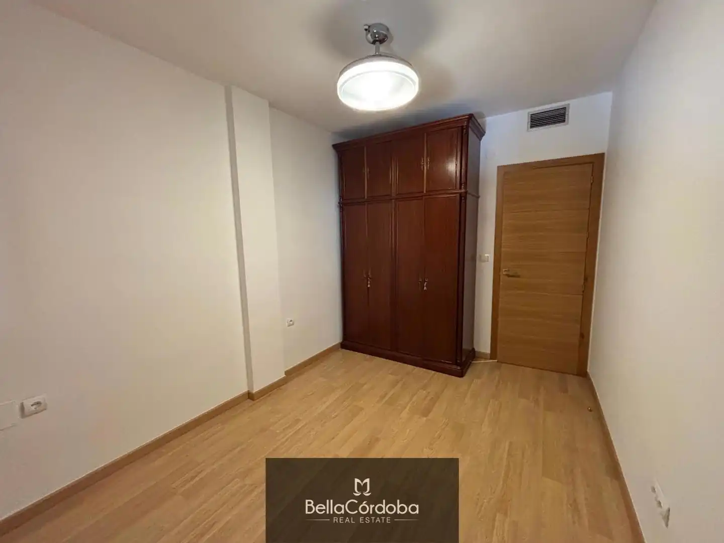 Schlafzimmer von Wohnung zur Miete in Córdoba mit Klimaanlage, Heizung und Terrasse