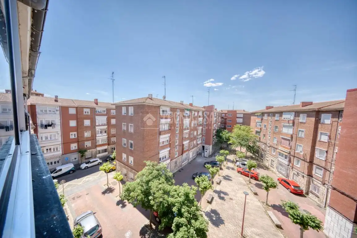Vista exterior de Pis en venda en Valladolid amb Calefacció