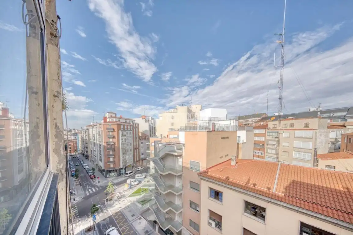 Vista exterior de Pis en venda en Valladolid amb Calefacció, Terrassa i Traster