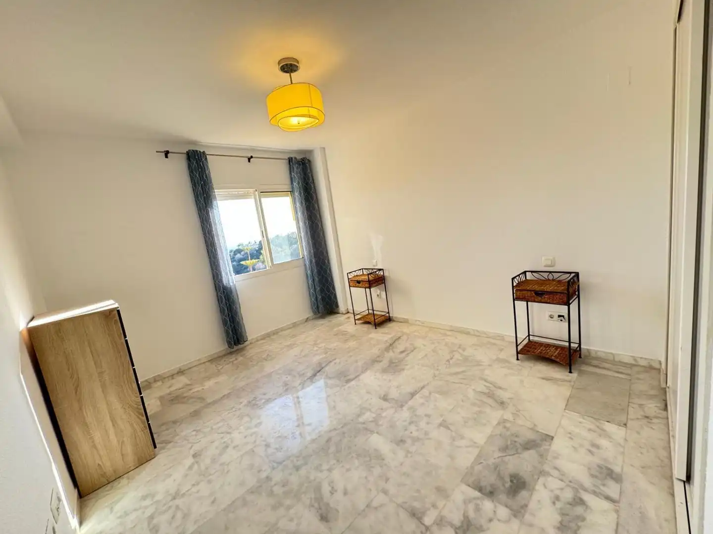 Habitación de Apartamento en venta en Marbella con Aire acondicionado, Calefacción y Terraza