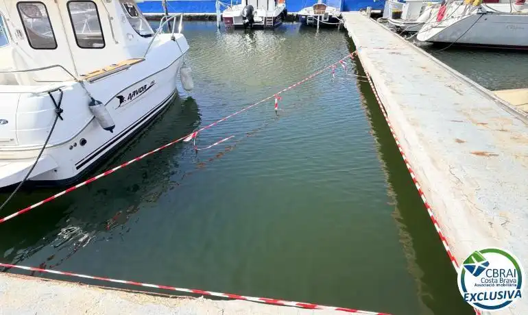Piscina de Garaje en venta en Roses