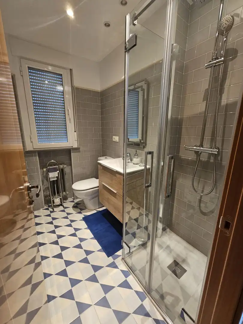 Badezimmer von Wohnung zur Miete in Salamanca mit Klimaanlage, Heizung und Abstellraum