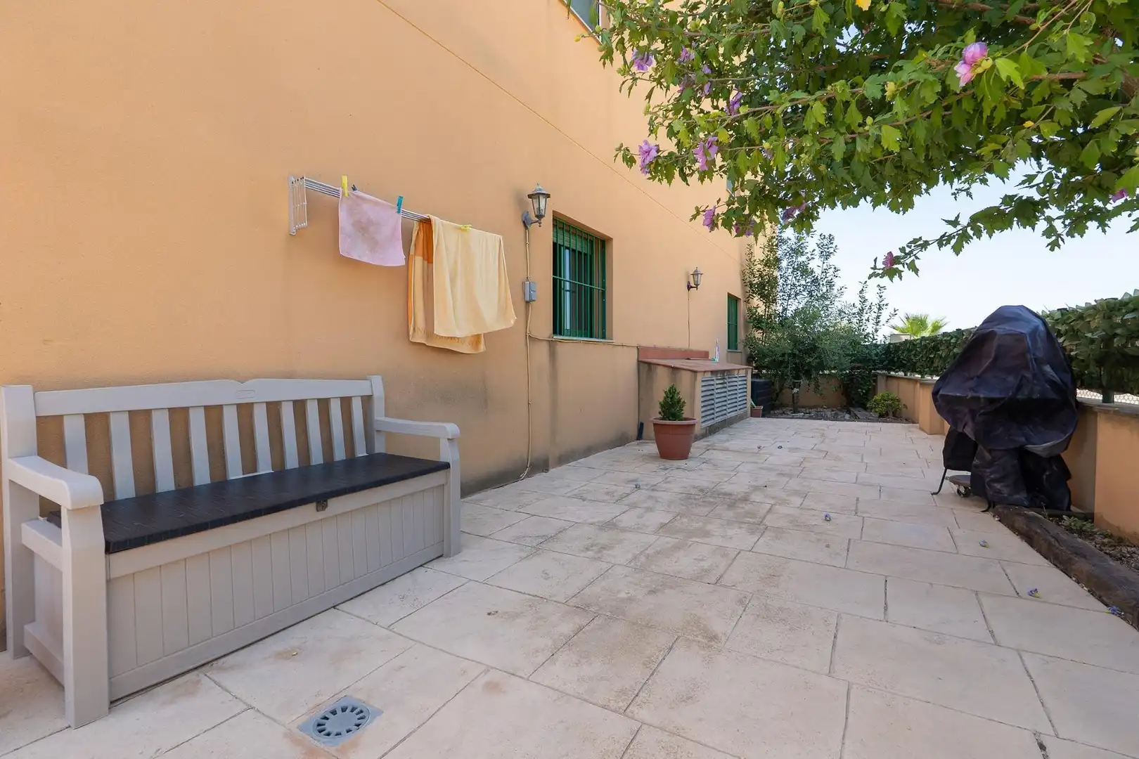 Terrasse von Erdgeschoss zum Verkauf in Amposta mit Terrasse, Abstellraum und Möbliert
