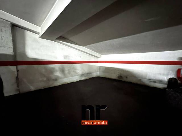 Garaje en Alquiler en Calle Josep Viure en Centre