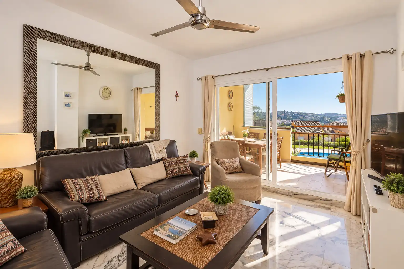 Apartment with pool for sale in Calle Las Azaleas, imagen 4