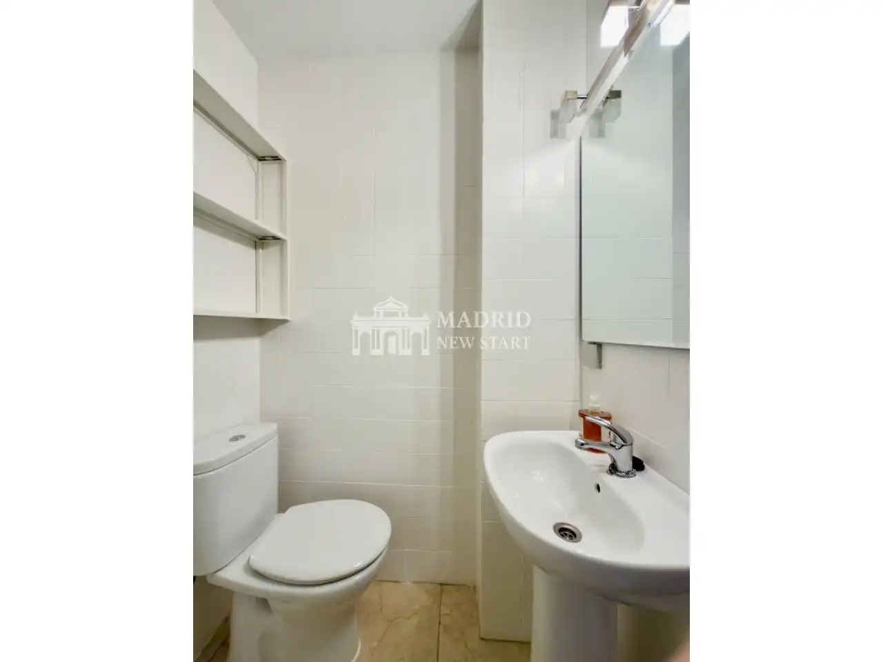 Baño de Piso de alquiler en Segovia con Calefacción, Parquet y Terraza