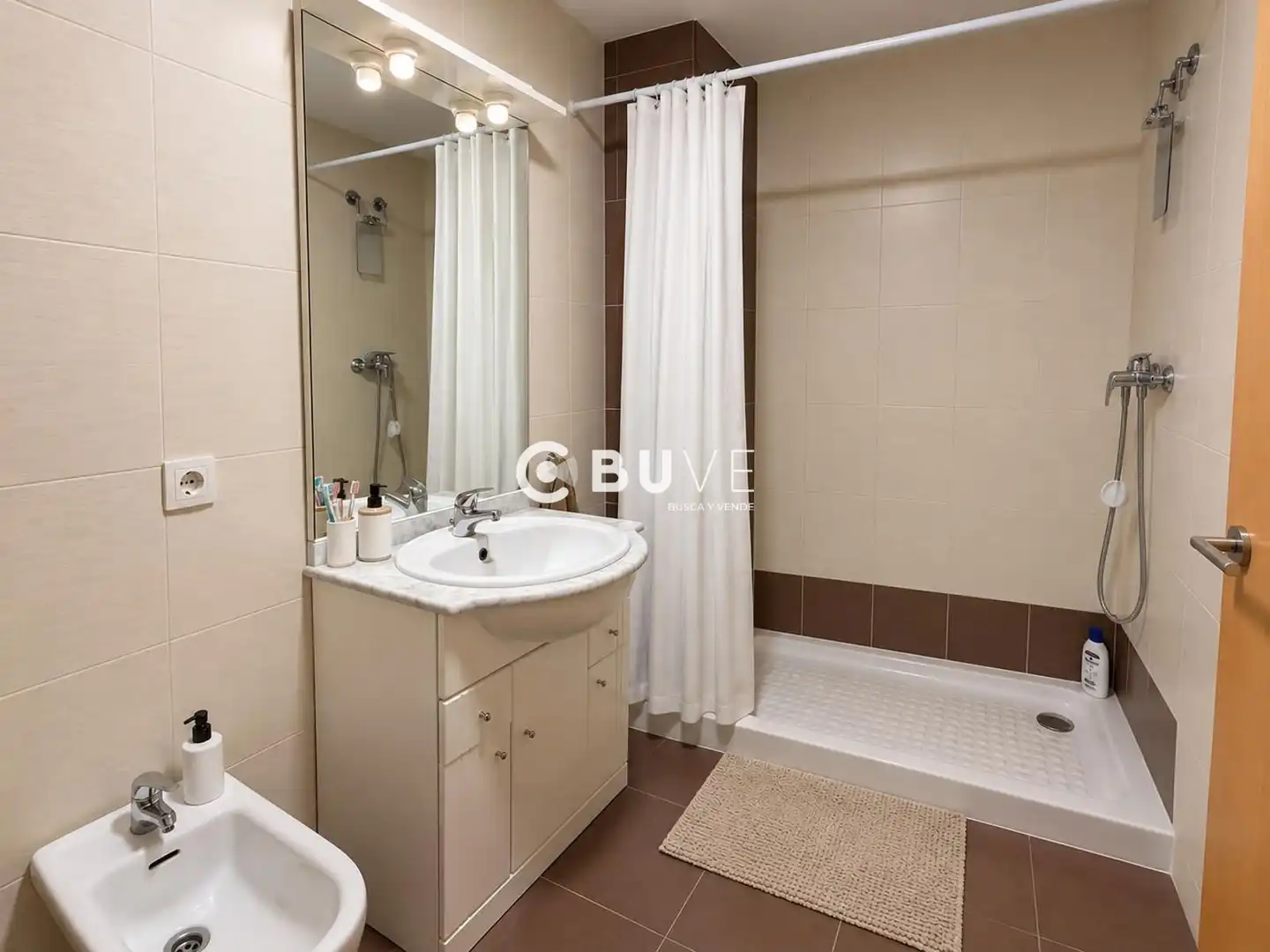 Bathroom of Flat for sale in Ador  with Air Conditioner, Terrace and Furnished