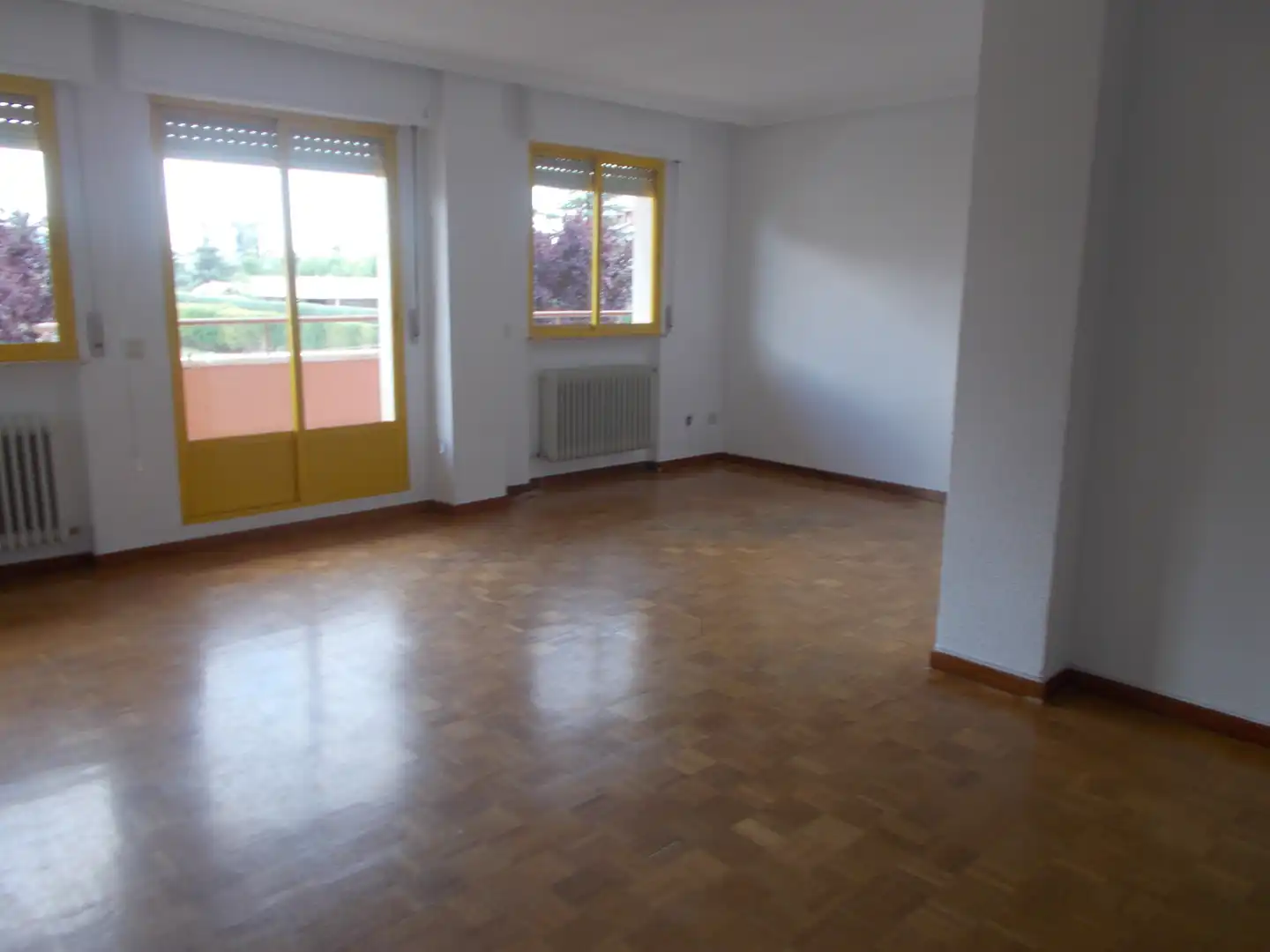 Living room of Flat for sale in Santa Marta de Tormes  with Air Conditioner, Heating and Parquet flooring