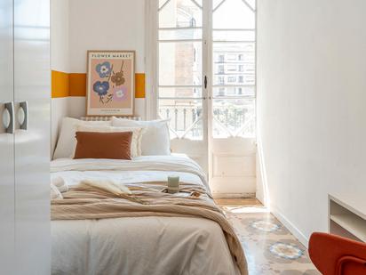 Bedroom of Flat to share in  Barcelona Capital  with Heating, Furnished and Washing machine
