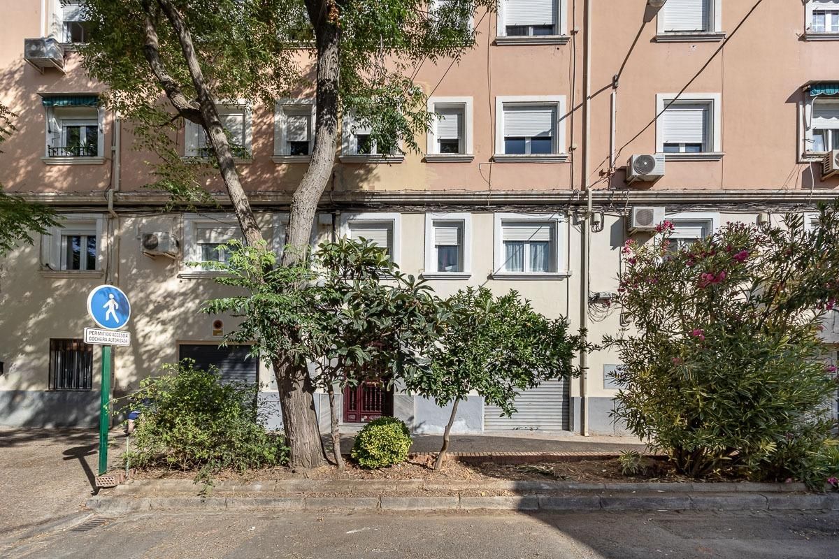 Exterior view of Planta baja for sale in  Granada Capital