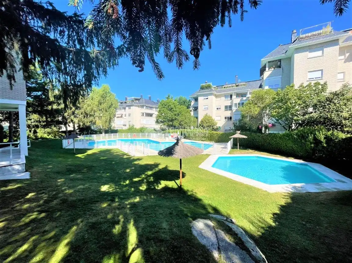 Piscina de Pis en venda en Colmenar Viejo amb Aire condicionat, Calefacció i Terrassa