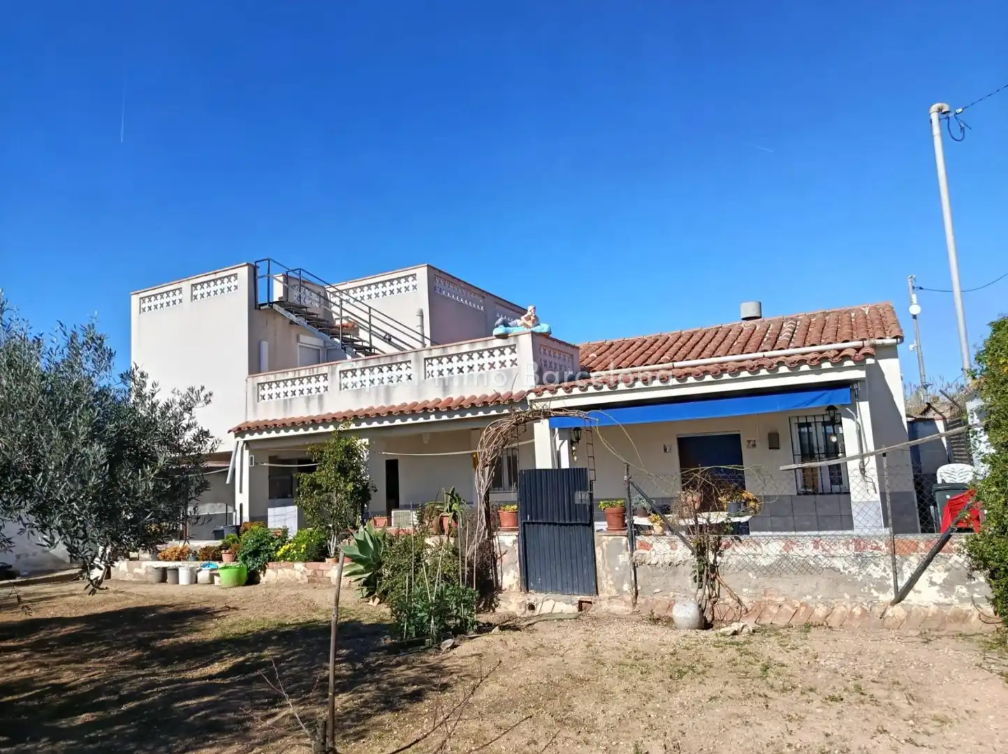 Vista exterior de Finca rústica en venta en Vilanova i la Geltrú con Aire acondicionado, Jardín privado y Terraza