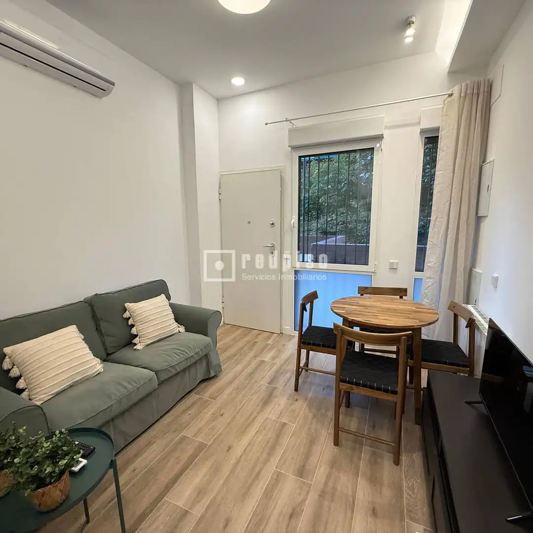 Schlafzimmer von Wohnung zur Miete in Madrid mit Klimaanlage, Heizung und Privatgarten