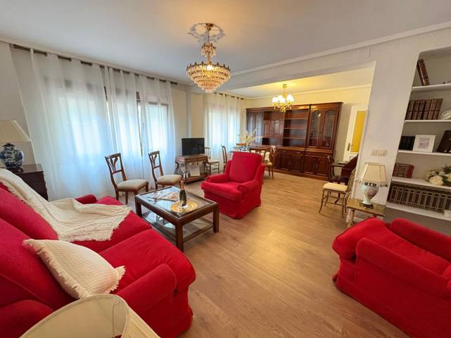 Piso en Venta en Salesas - Foncalada - Campoamor