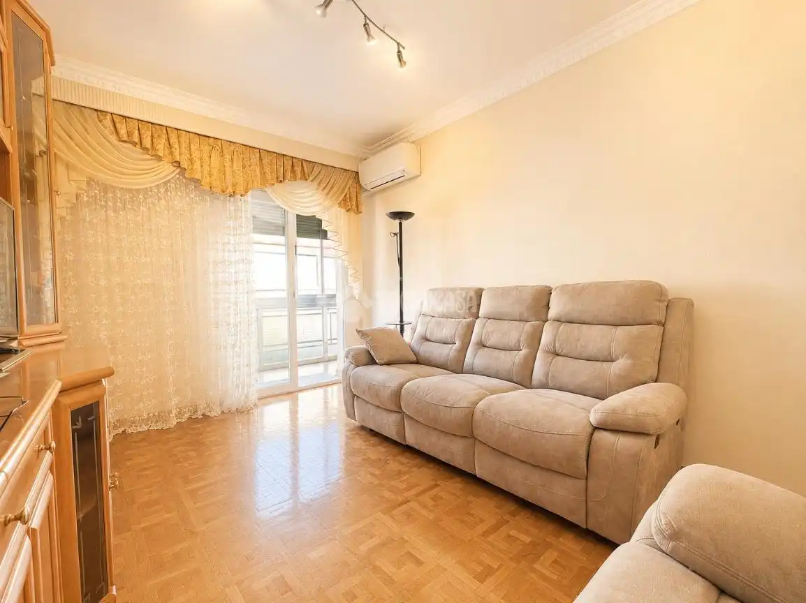 Sala de estar de Piso en venta en Madrid con Calefacción, Parquet y Terraza
