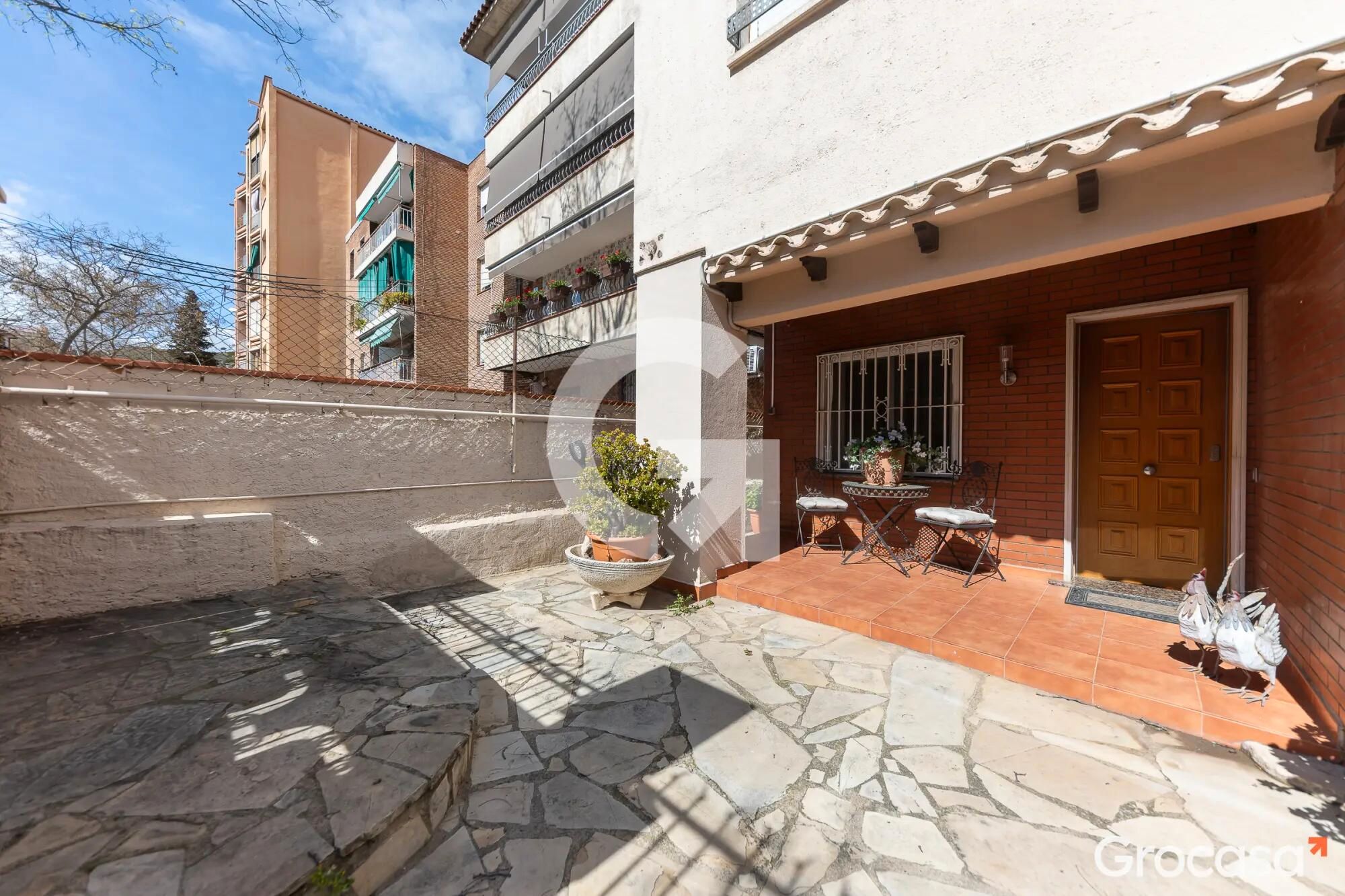 Exterior view of House or chalet for sale in  Barcelona Capital  with Air Conditioner, Heating and Private garden