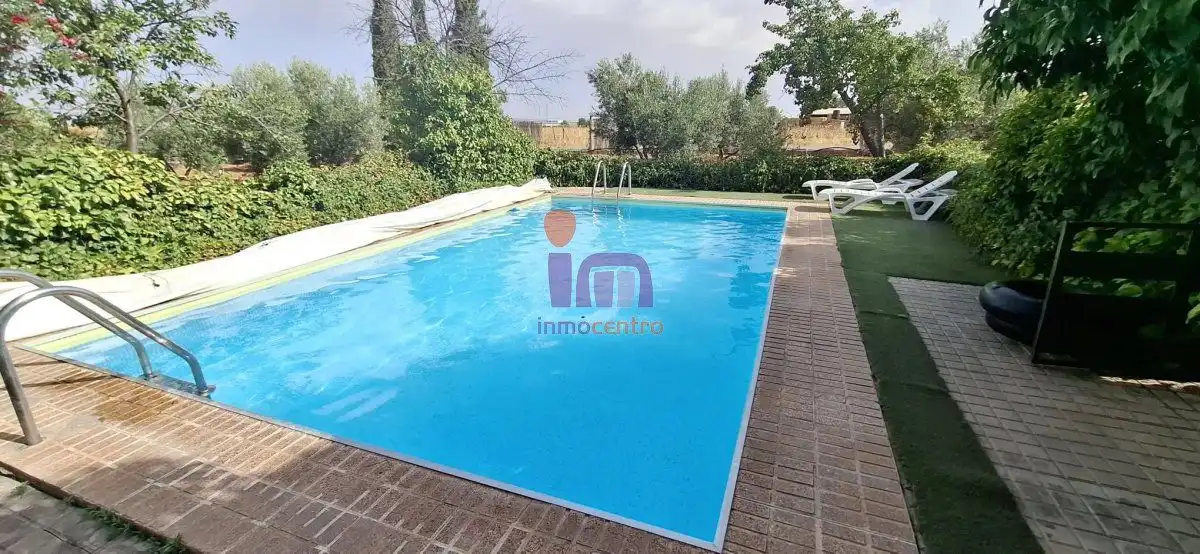 Piscina de Casa o xalet en venda en Valdepeñas amb Jardí privat i Piscina