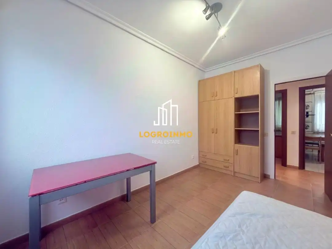 Bedroom of Flat for sale in  Logroño  with Heating and Furnished