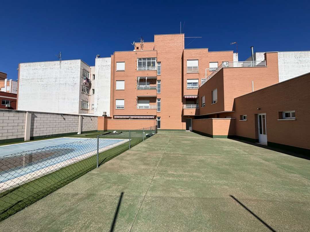 Exterior view of Flat for sale in Puertollano  with Swimming Pool
