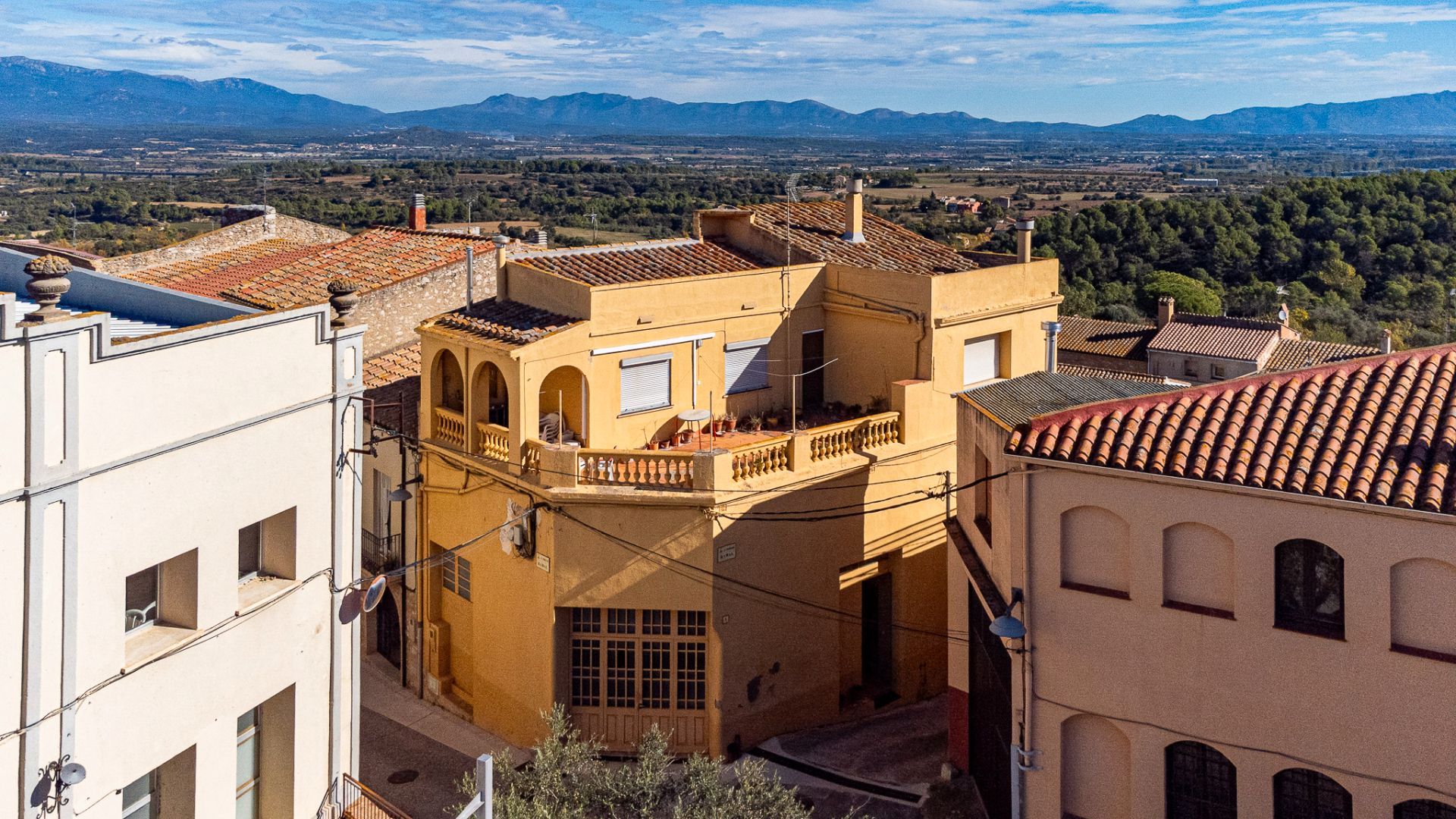 Vista exterior de Casa adosada en venda en Llers amb Aire condicionat, Calefacció i Terrassa