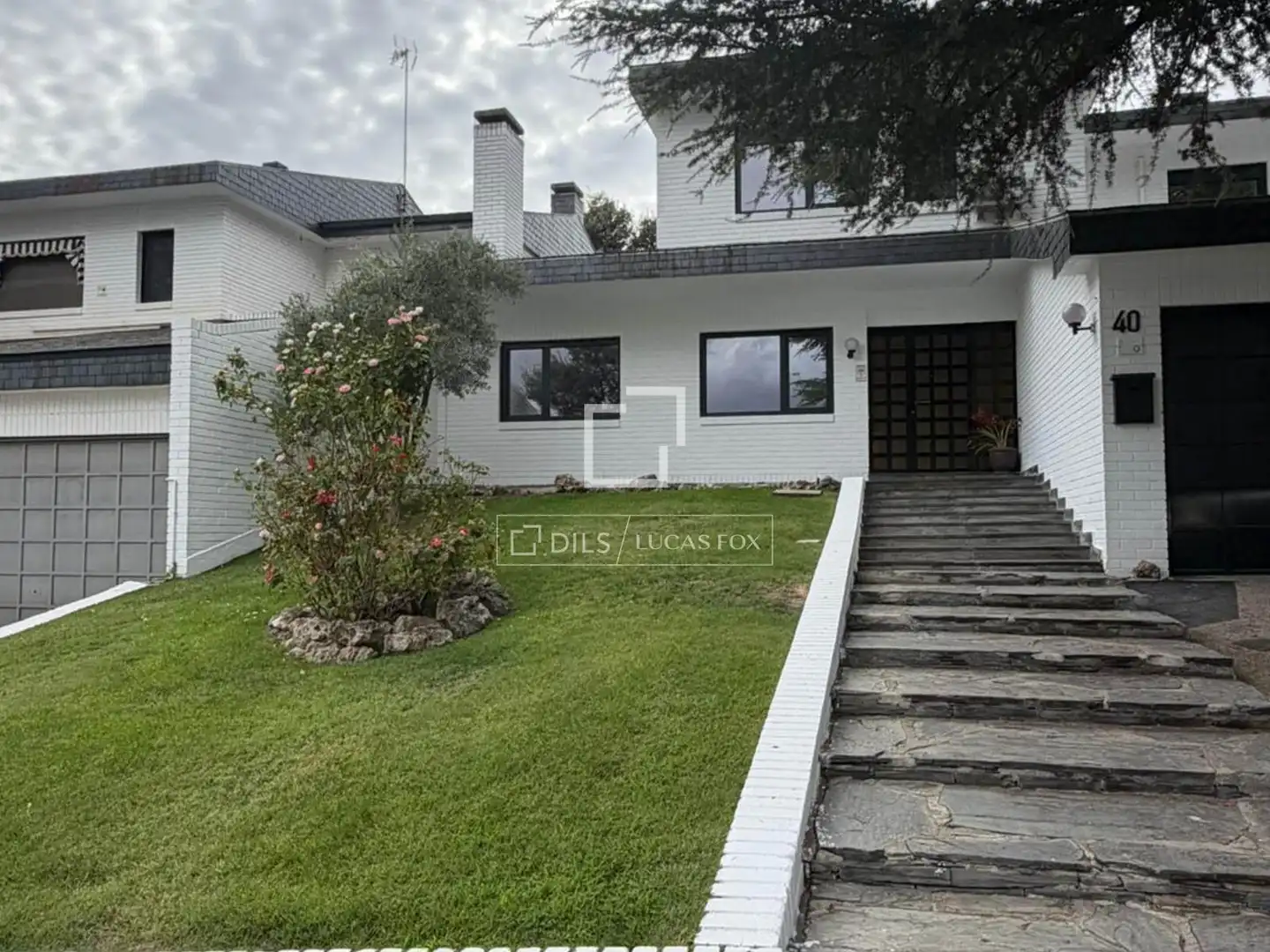Vista exterior de Casa o xalet de lloguer en La Moraleja amb Aire condicionat, Calefacció i Jardí privat