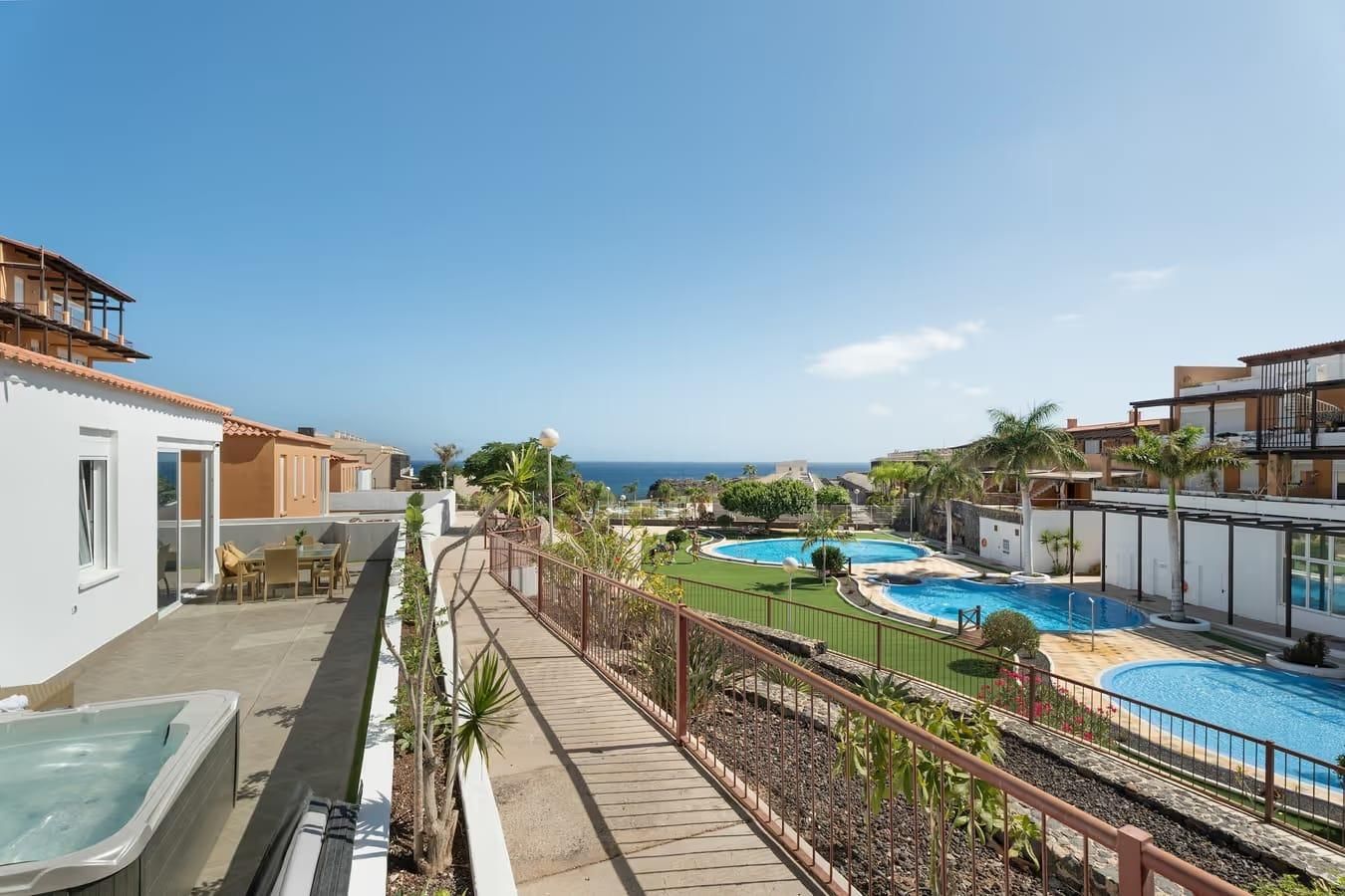 Exterior view of House or chalet for sale in San Miguel de Abona  with Air Conditioner, Private garden and Terrace