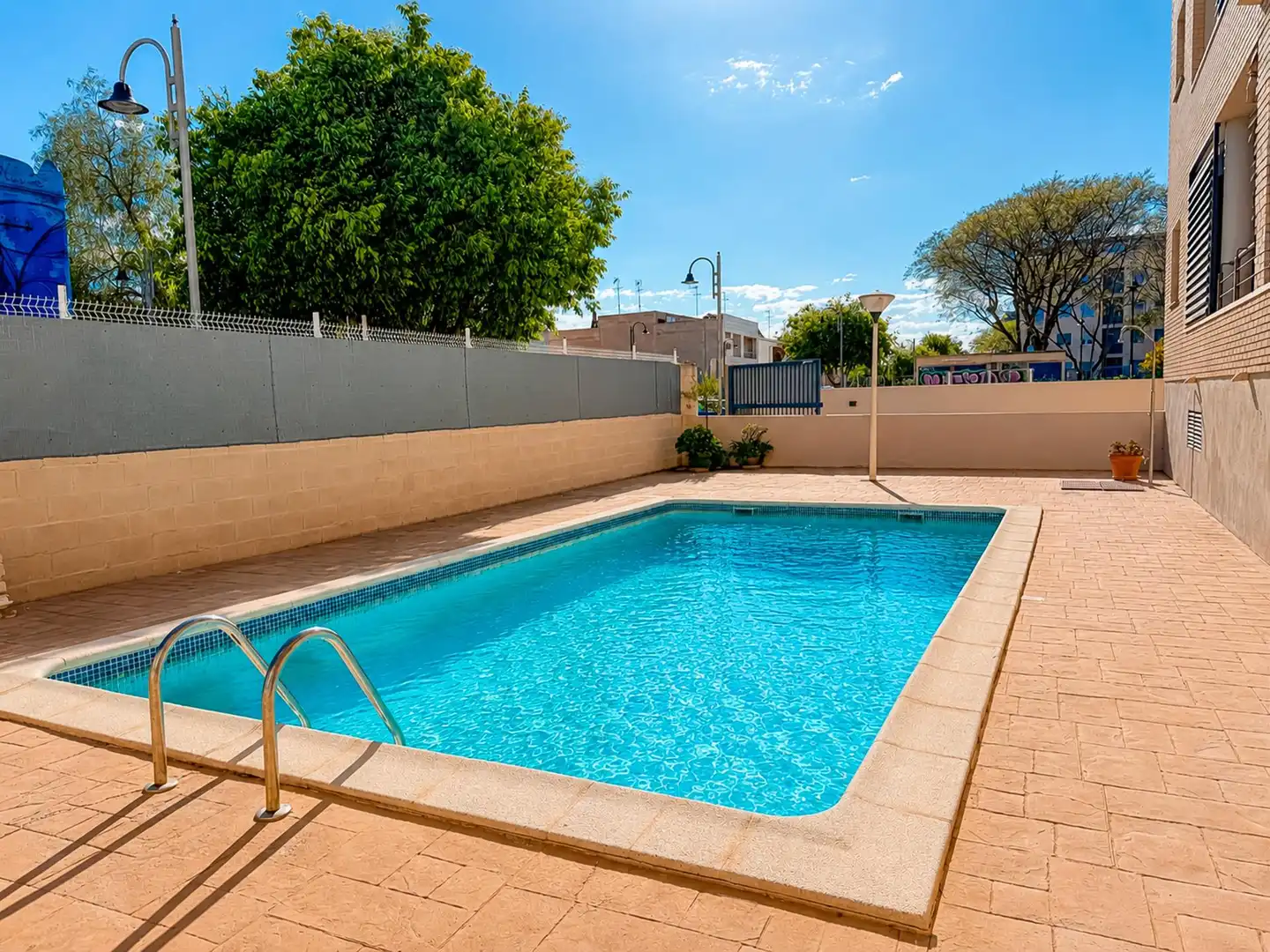 Schwimmbecken von Dachboden zum Verkauf in Museros mit Klimaanlage, Terrasse und Abstellraum