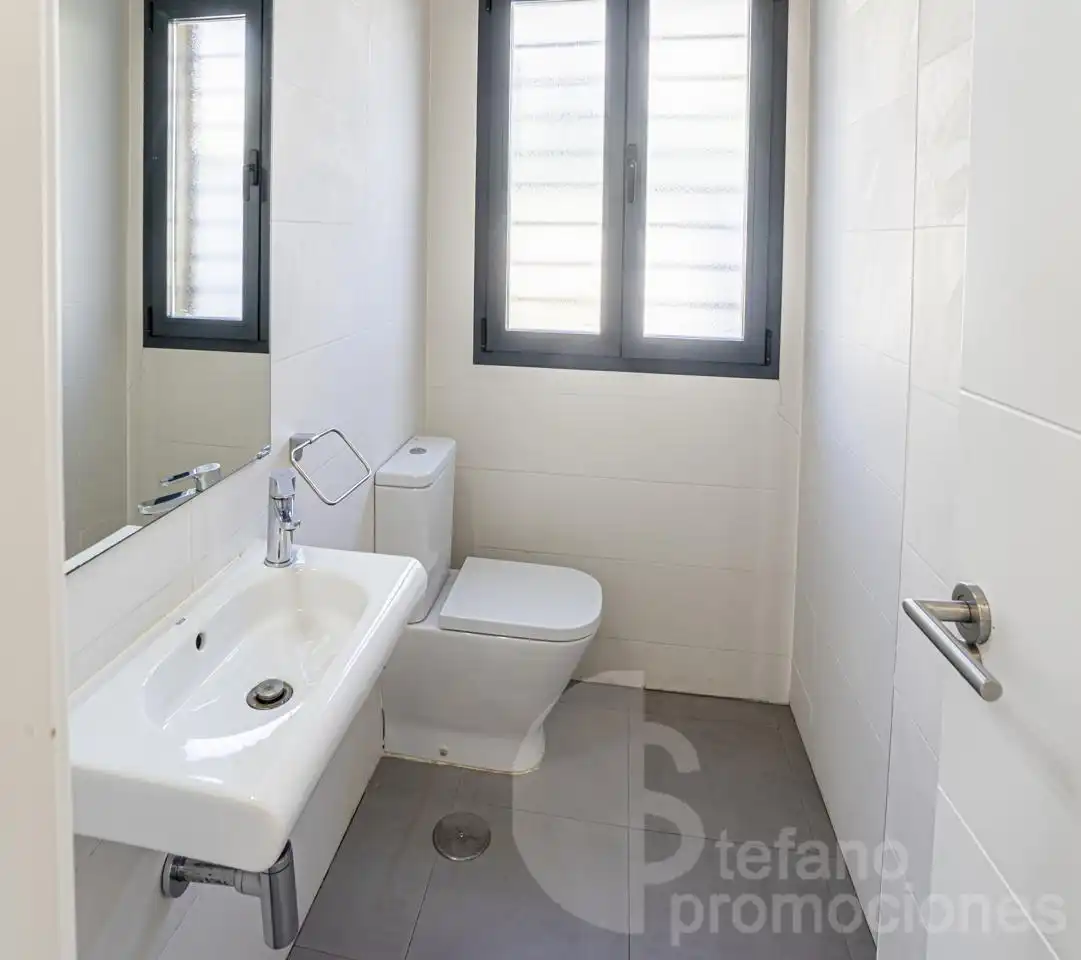 Baño de Casa adosada en venta en Málaga con Aire acondicionado, Calefacción y Jardín privado