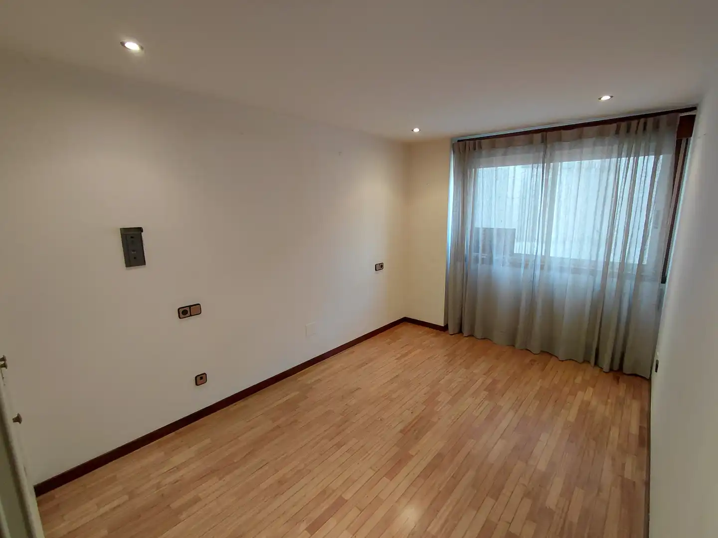Habitación de Dúplex de alquiler en A Coruña Capital  con Jardín privado, Parquet y Amueblado