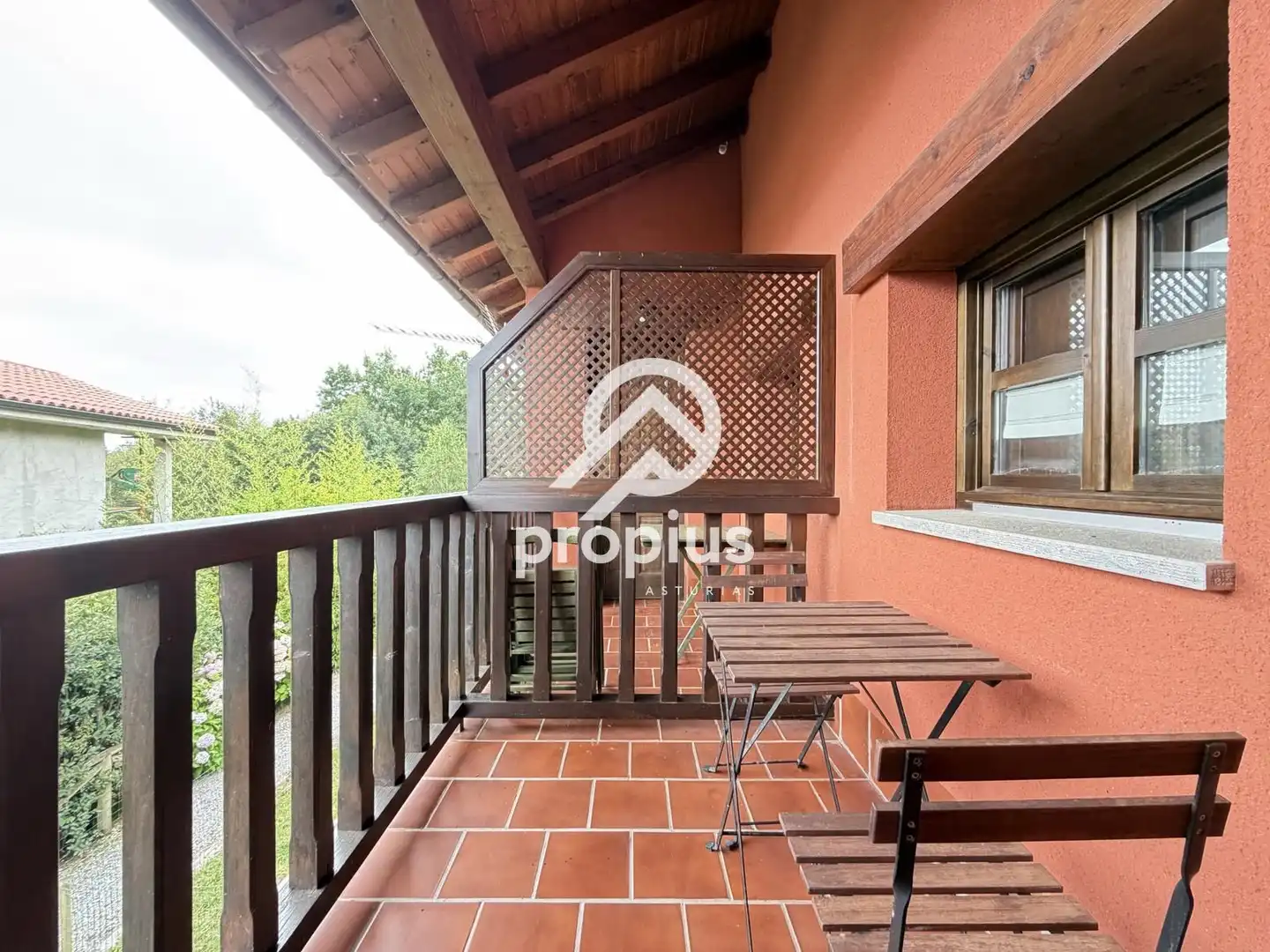 Terrassa de Casa adosada en venda en Cangas de Onís amb Calefacció, Jardí privat i Terrassa
