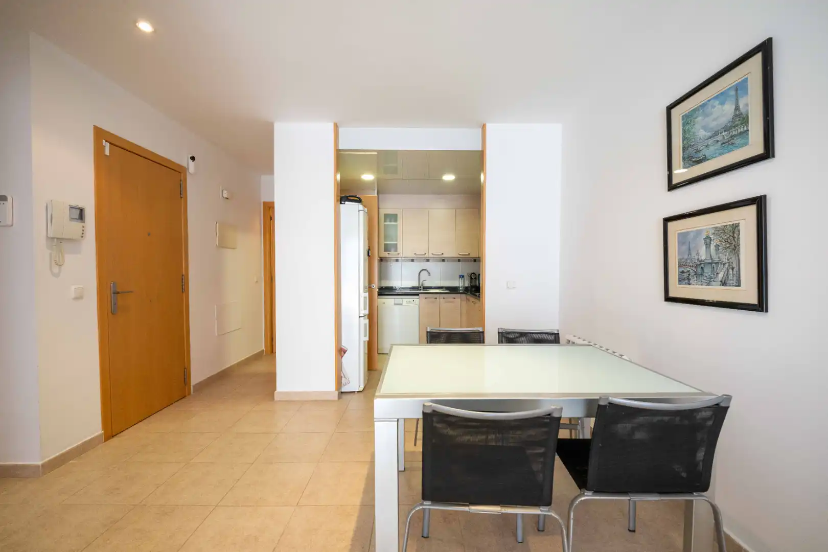 Küche von Wohnung zum Verkauf in Calella mit Klimaanlage und Balkon