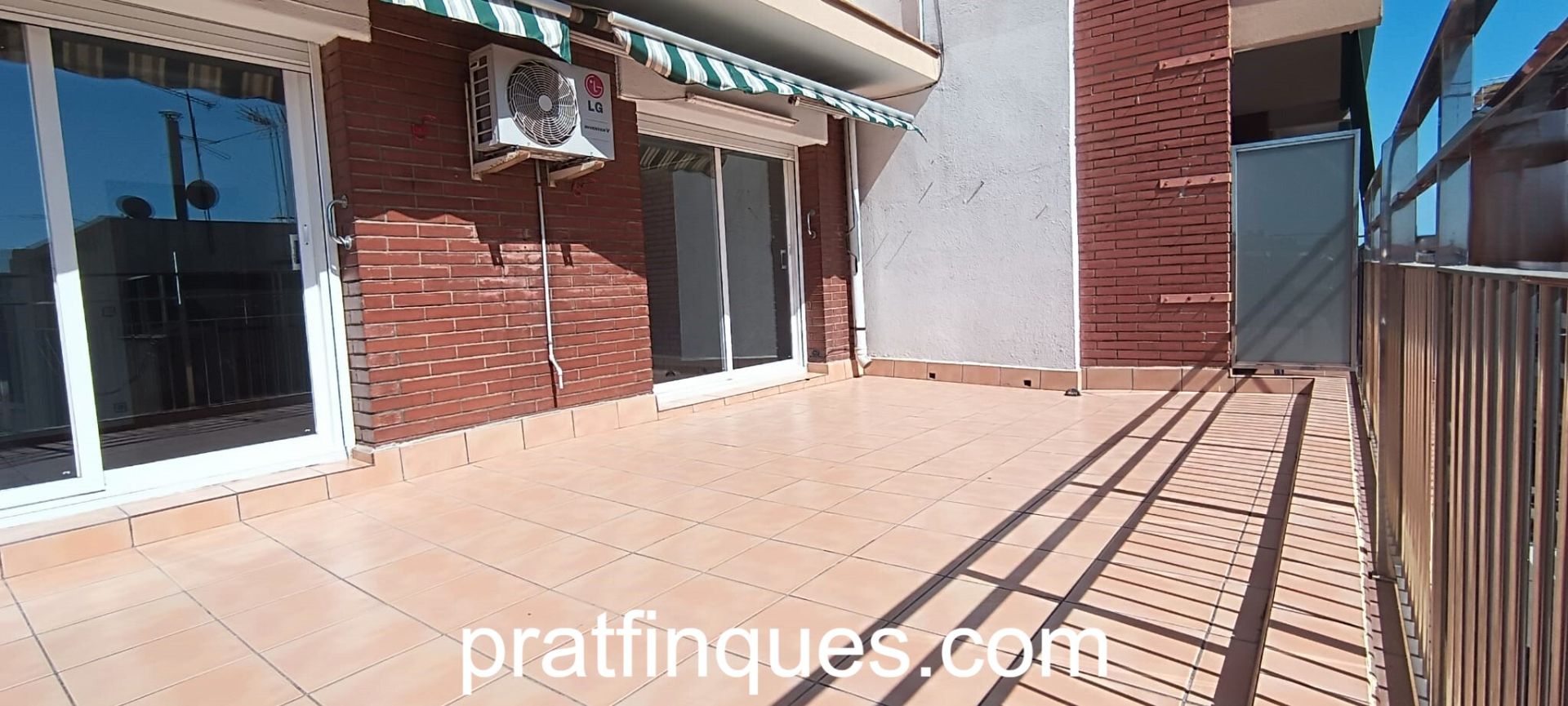 Exterior view of Flat for sale in El Prat de Llobregat  with Air Conditioner, Heating and Terrace