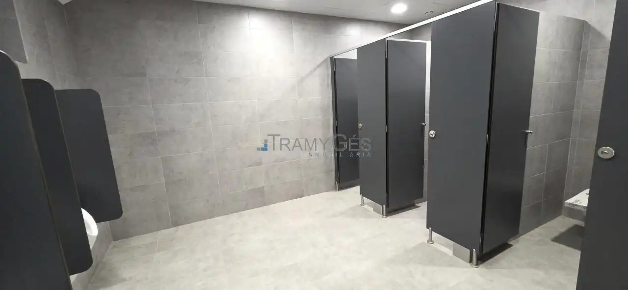 Badezimmer von Fabrikhallen zur Miete in Vigo 