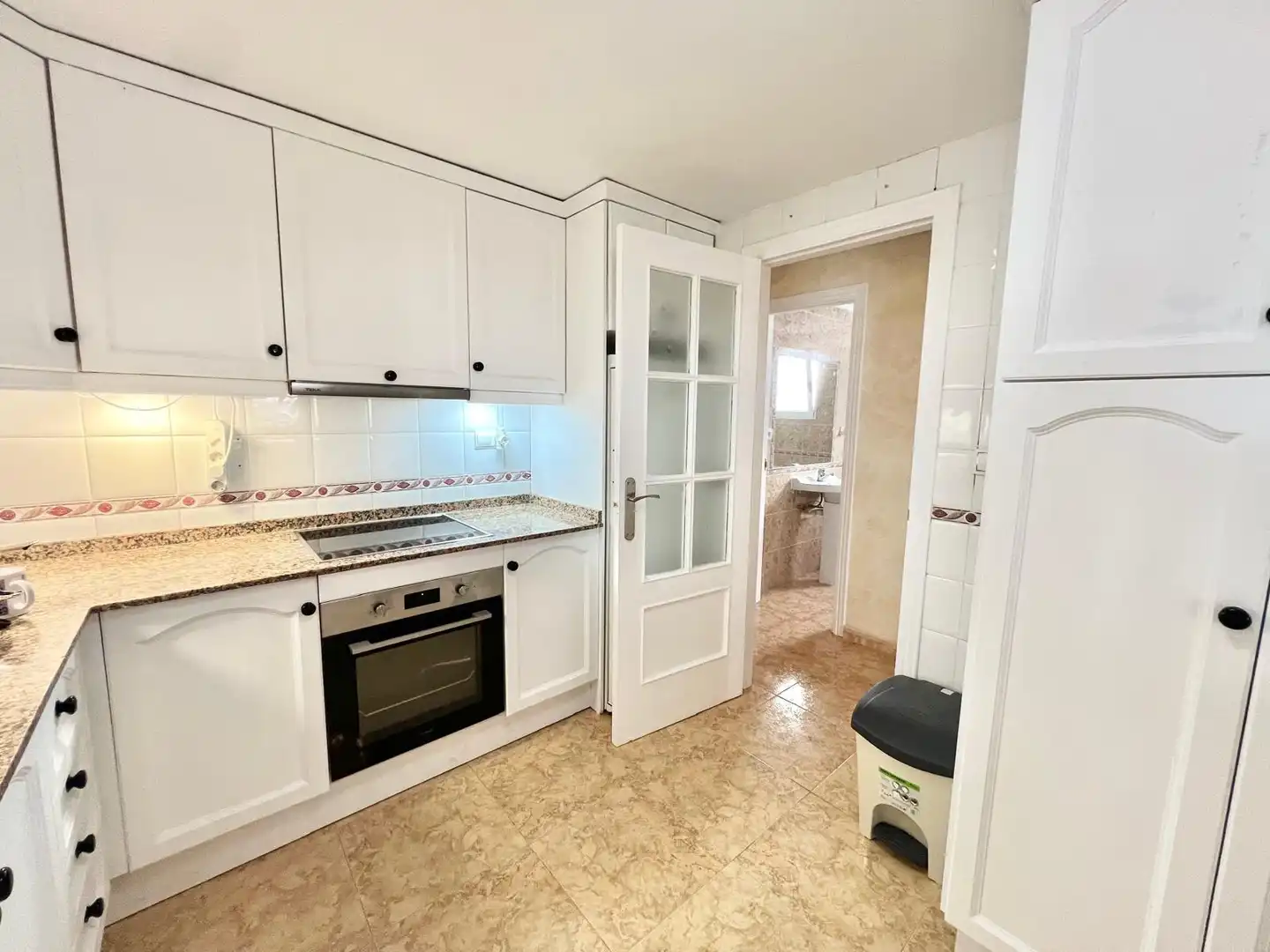 Cocina de Ático de alquiler en Torrevieja con Aire acondicionado, Calefacción y Terraza