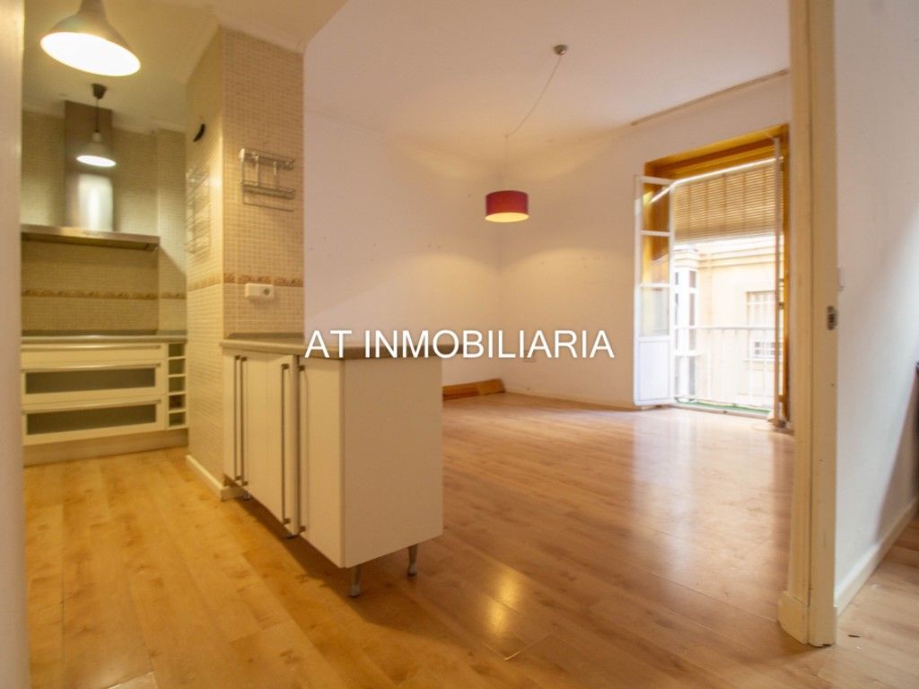 Piso en venta en  Cádiz Capital con Balcón