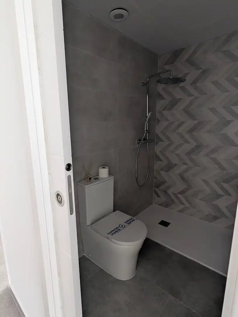 Bany de Apartament en venda en Fuengirola amb Aire condicionat, Calefacció i Terrassa
